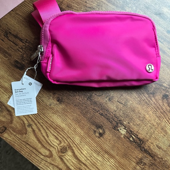 "RARE COLOR" BRAND NEW LULULEMON EVERYWHERE BELT BAG 1L - Picture 9 of 13